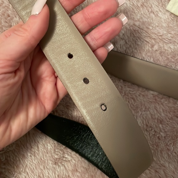 Reversible Ferragamo Leather Belt - Picture 8 of 16